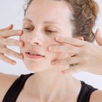 Изображение Гимнастика для лица: помогает ли фейсфитнес?